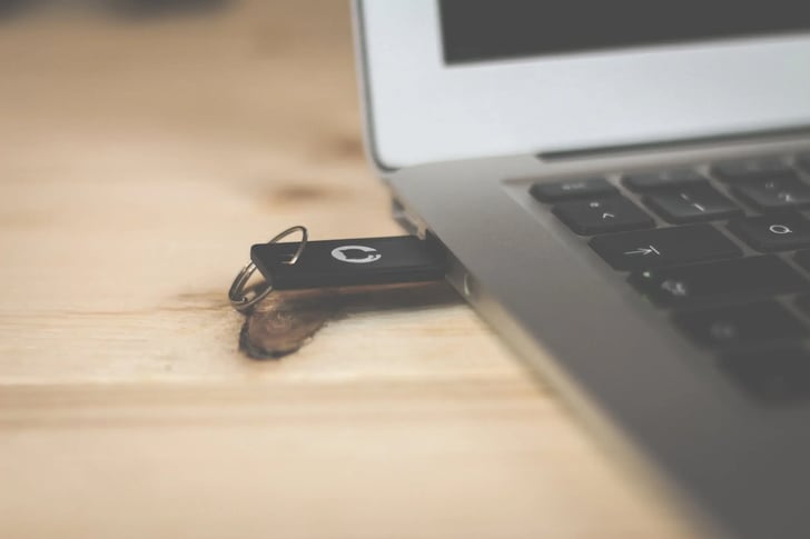 Photograph opening the article on why companies centralize Git repositories